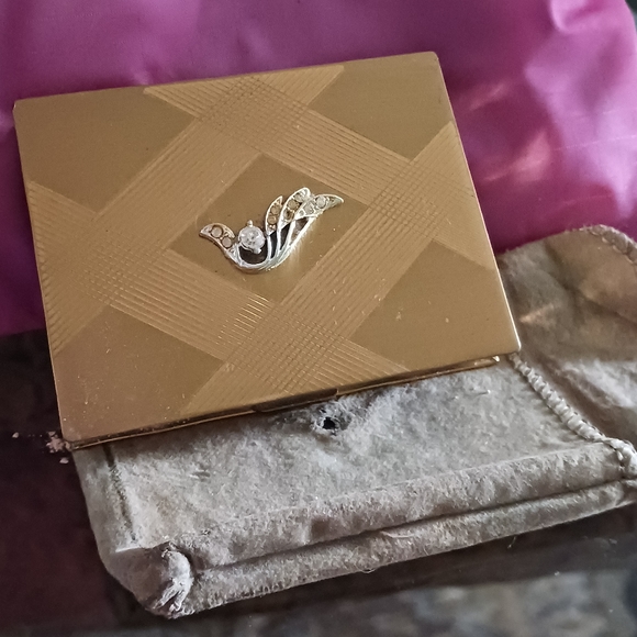 Volupte 1950's Goldtone Loose powder compact Mirror Puff Original Case - Picture 3 of 11